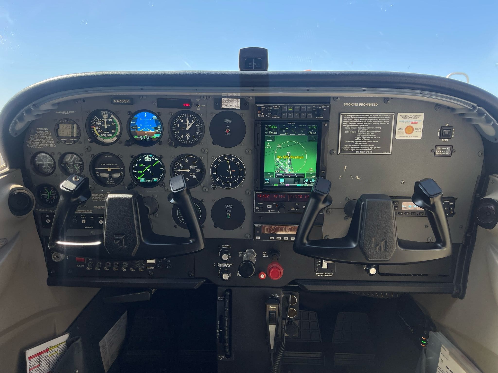 Glass cockpit panel of a training aircraft